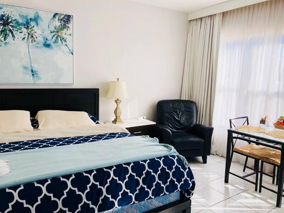 Apartment Right On The Beach! Miami Beach Bagian luar foto
