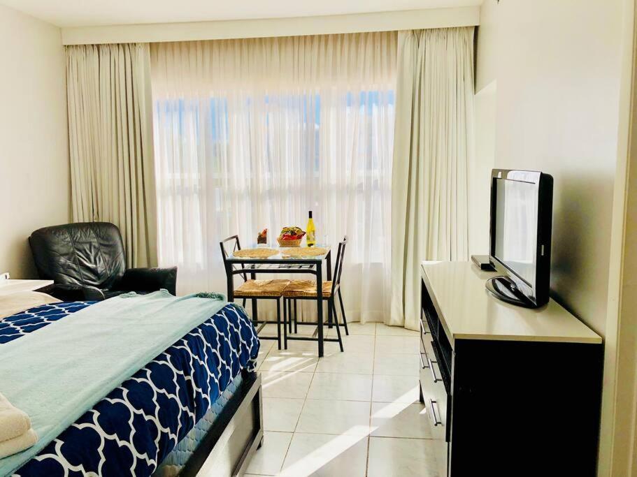 Apartment Right On The Beach! Miami Beach Bagian luar foto