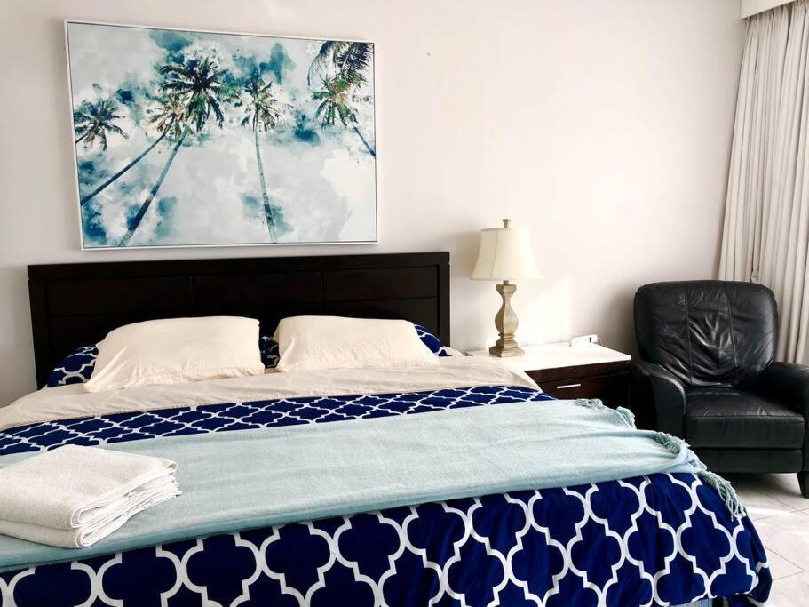 Apartment Right On The Beach! Miami Beach Bagian luar foto