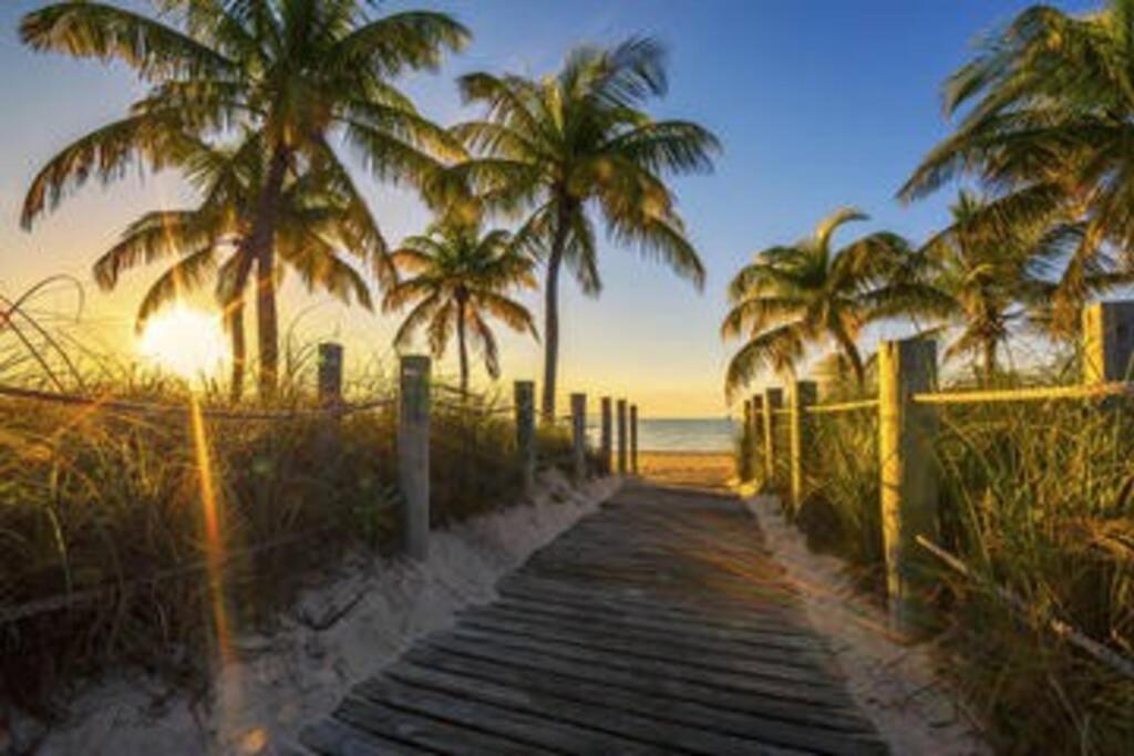 Apartment Right On The Beach! Miami Beach Bagian luar foto